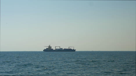 Frachtschiff-Im-Meer