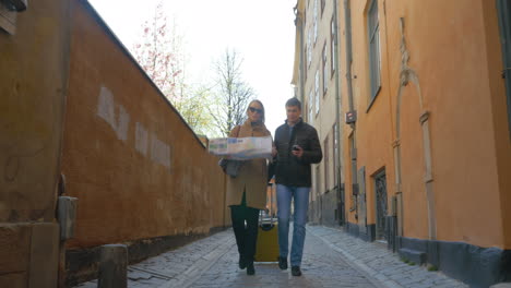 Tourists-Couple-Looking-At-City-Map
