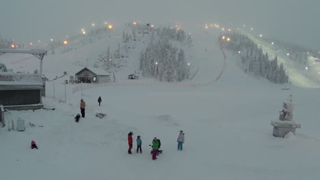 People-with-Children-by-the-Ski-Slope