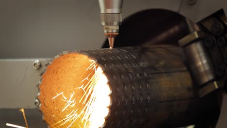 CNC-Laser--Und-Brennschneiden-Von-Metall,-Moderne-Industrietechnologie.