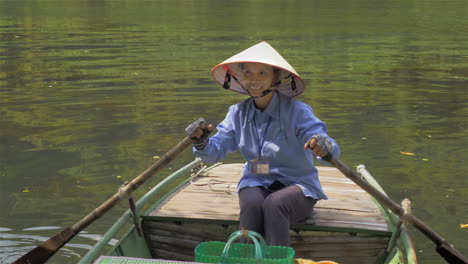 Vietnamese-woman-boat-guide-is-ready-to-sail