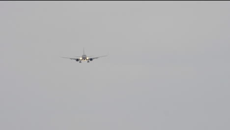 Jet-plane-flying-through-the-gray-sky
