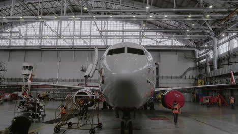 Timelapse-of-spotters-shooting-airplane-in-hangar-of-Sheremetyevo-Moscow