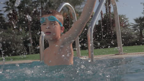 Child-having-fun-in-swimming-pool-and-splashing-water