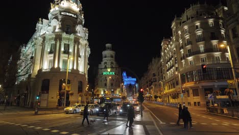 Madrider-Stadtbild-Mit-Der-Gran-Via-Und-Dem-Gebäude-Der-Metropole-Spanien