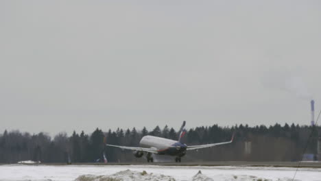 Avión-De-Aeroflot-Despegando-Desde-El-Aeropuerto-De-Sheremetyevo-En-Moscú