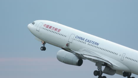 Flug-Des-Flugzeugs-Der-China-Eastern-Airlines