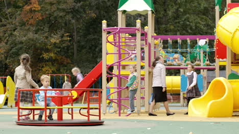 Children-playing-in-an-outdoor-playground