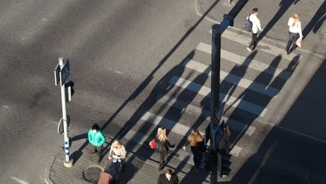 People-crossing-the-street-on-green-light