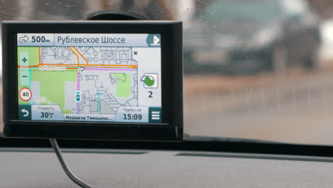 Traveling-in-Moscow-with-GPS-device
