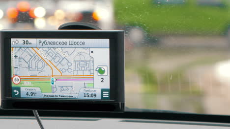 Gps-device-showing-way-to-destination