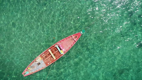 Aerial-shot-of-boat-on-water