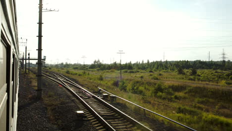 Train-in-the-countryside