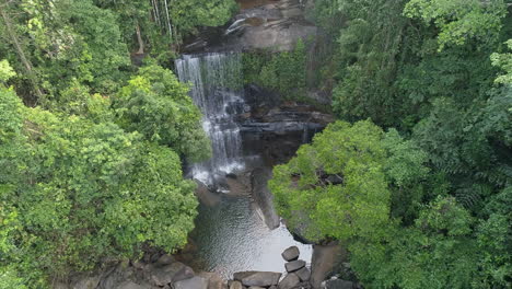 Wasserfall-Huang-Nam-Keaw-–-Ruhige-Oase