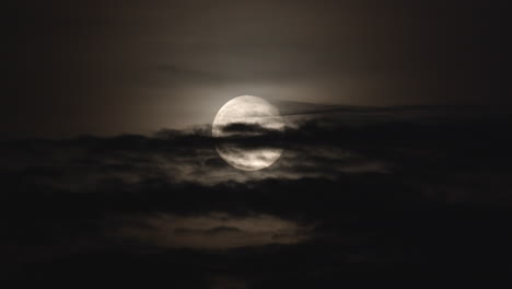 Luna-En-El-Cielo-Nocturno
