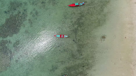 Aerial-view-of-boats-on-beach