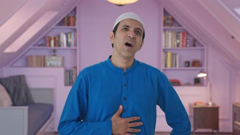 Kranker-Muslimischer-Mann,-Der-Unter-Magenschmerzen-Leidet