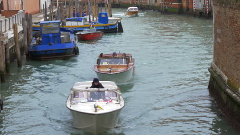 Wassertransport-Von-Venedig,-Italien