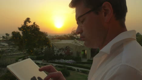 Work-on-business-with-pad-outdoor-at-sunset