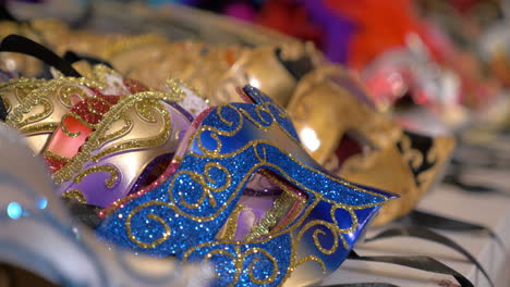 Colorful-Venetian-masks-on-the-shop-counter