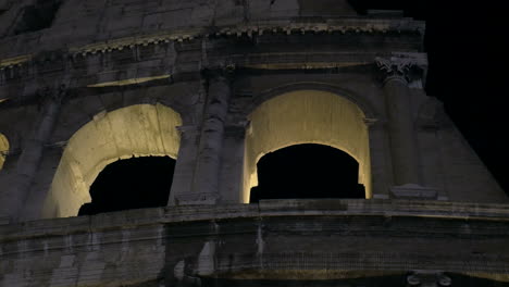 Noche-Coliseo-Antiguo-Romano-Hito
