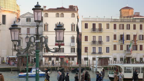 Malerische-Aussicht-Auf-Venedig-Mit-Seinen-Kanälen-Und-Alten-Häusern