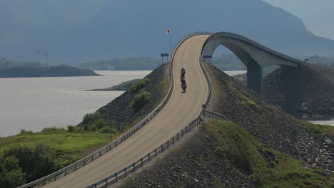 Ciclistas-De-Carretera-Del-Océano-Atlántico-En-Motocicletas.