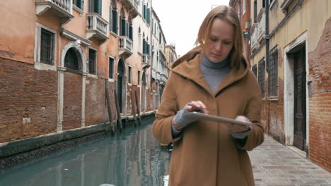 Woman-wandering-in-Venice-with-pad