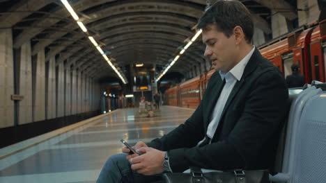 Businessman-Waiting-fot-the-Tube-Train