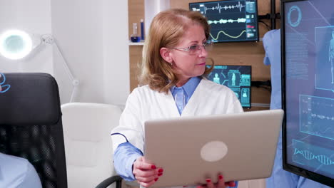 Female-doctor-using-laptop-in-a-neurology-clinic