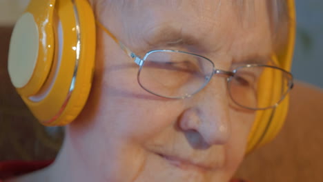 Senior-woman-in-wireless-headphones