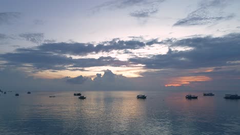 Boote-Bei-Sonnenuntergang---Atemberaubende-Szene