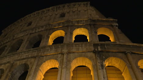 Night-view-of-Roman-Colosseum