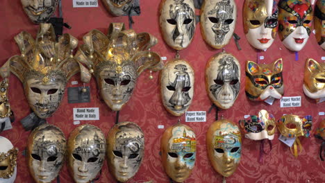 Handgefertigte-Masken-Für-Den-Venezianischen-Karneval