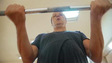 Intensive-strength-training-with-barbell