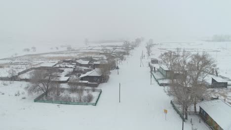 Verschneites-Dorf