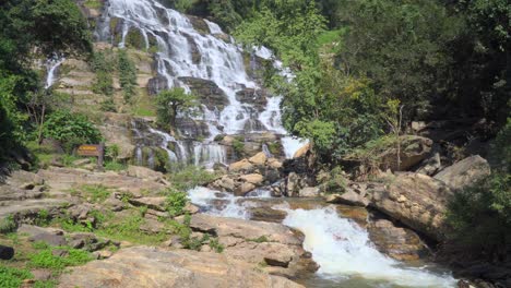 Mae-Ya-Wasserfall-–-Atemberaubendes-Juwel-In-Thailand