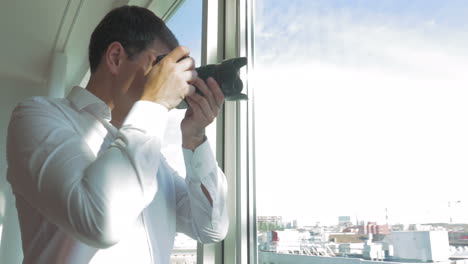 Man-taking-pictures-of-city-view