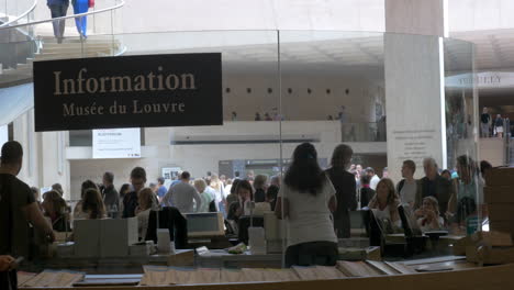 Information-desk-in-the-Louvre-Museum