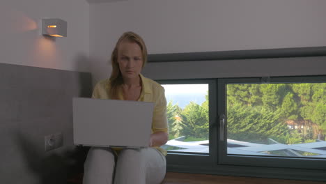 Blonde-woman-working-on-laptop