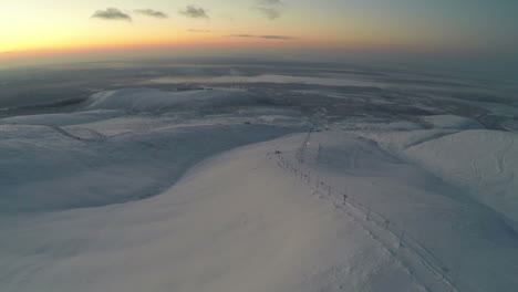 Sonnenaufgang-Oder-Sonnenuntergang-über-Den-Khibiny-Bergen,-Luftaufnahme