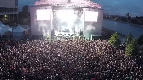 Aerial-shot-of-outdoor-concert-with-excited-viewers
