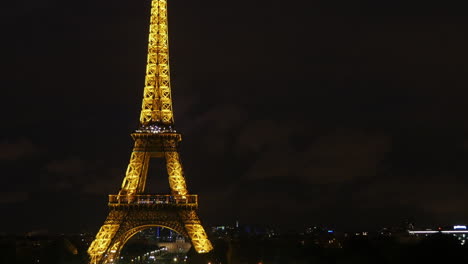 Zeitraffer-Des-Nachtlebens-Des-Eiffelturms