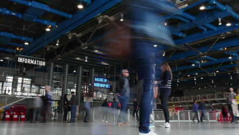 Timelapse-of-visitors-in-the-hall-of-Centre-Pompidou