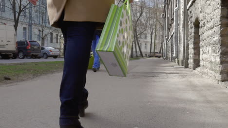 Woman-walking-in-the-city-and-carrying-shopping-bag