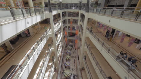Innenansicht-Des-Einkaufszentrums-Suria-Klcc-In-Kuala-Lumpur