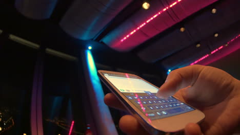 Typing-sms-at-nightclub