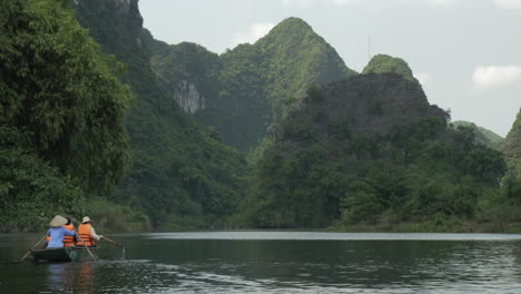 Excursión-En-Trang-An-Bai-Tours-En-Barco-A-Cuevas-Hanoi-Vietnam