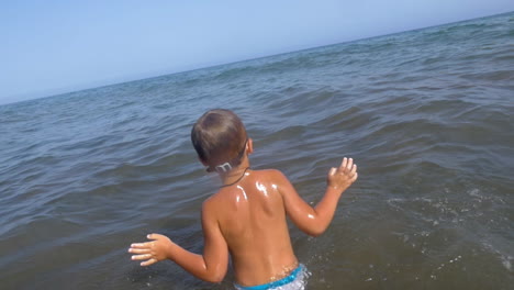 Child-swimming-in-the-sea