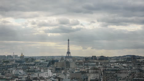 Zeitraffer-Von-Wolken,-Die-Sich-über-Paris-Zusammenziehen
